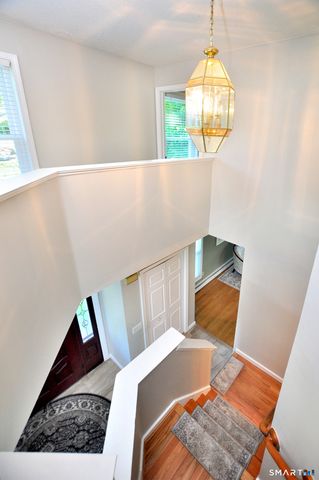 10 Breezy Knoll Drive, Bloomfield, CT 06002