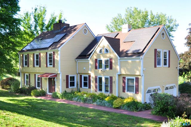 10 Breezy Knoll Drive, Bloomfield, CT 06002
