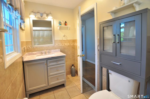 10 Breezy Knoll Drive, Bloomfield, CT 06002