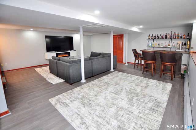 10 Breezy Knoll Drive, Bloomfield, CT 06002