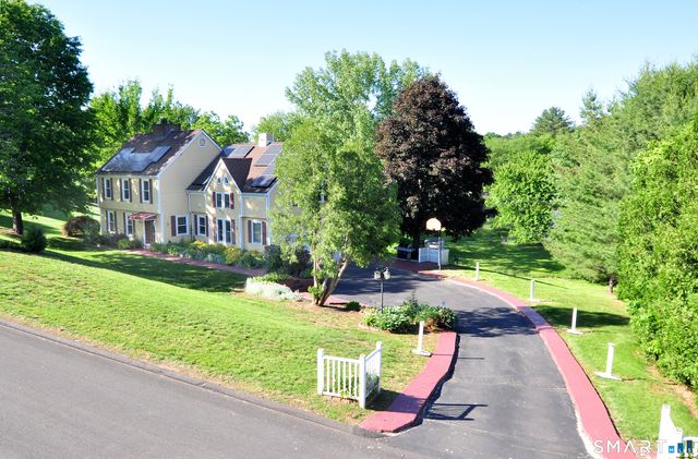10 Breezy Knoll Drive, Bloomfield, CT 06002