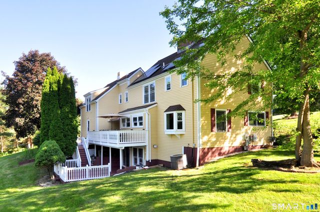 10 Breezy Knoll Drive, Bloomfield, CT 06002