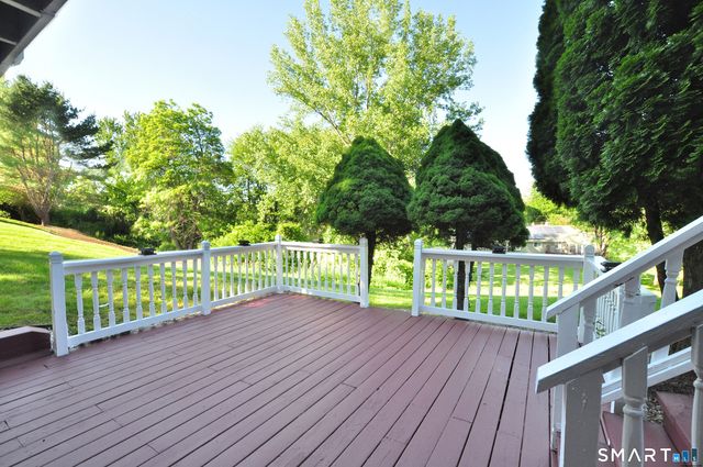 10 Breezy Knoll Drive, Bloomfield, CT 06002