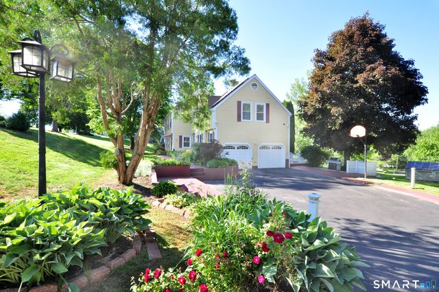 10 Breezy Knoll Drive, Bloomfield, CT 06002