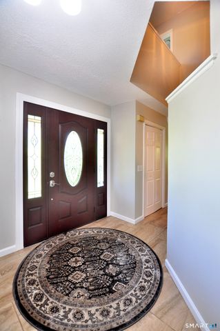 10 Breezy Knoll Drive, Bloomfield, CT 06002