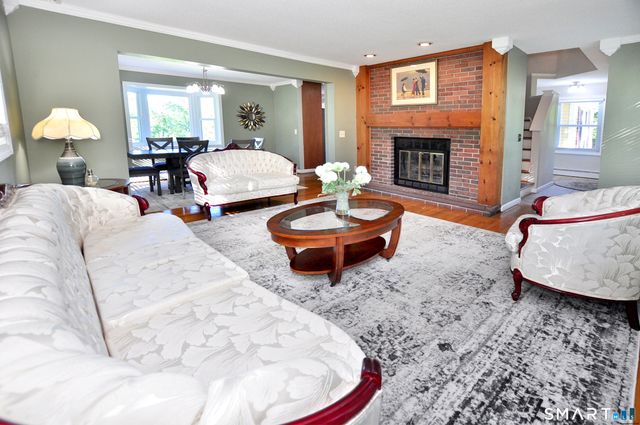 10 Breezy Knoll Drive, Bloomfield, CT 06002