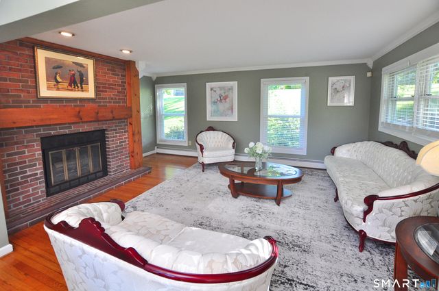 10 Breezy Knoll Drive, Bloomfield, CT 06002