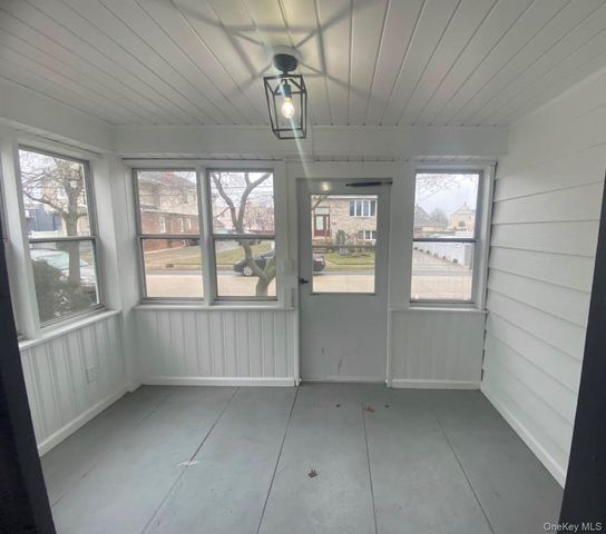 10 Tollgate Court 1, Lynbrook, NY 11563