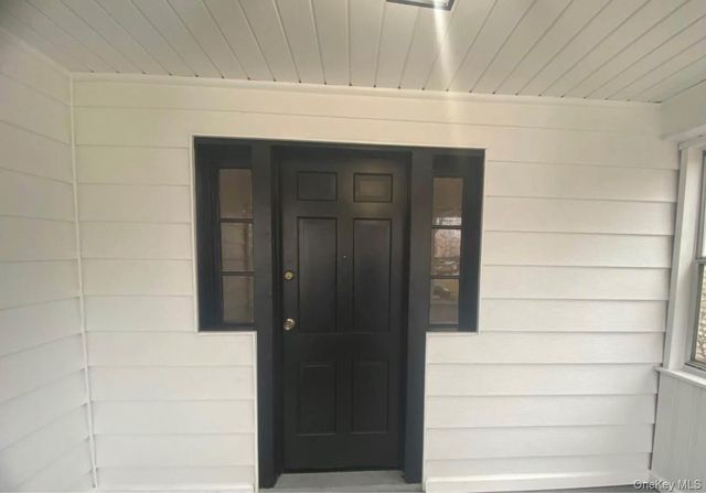 10 Tollgate Court 1, Lynbrook, NY 11563