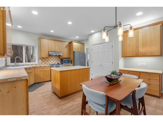 6248 BRIDGEVIEW Dr, West Linn, OR 97068