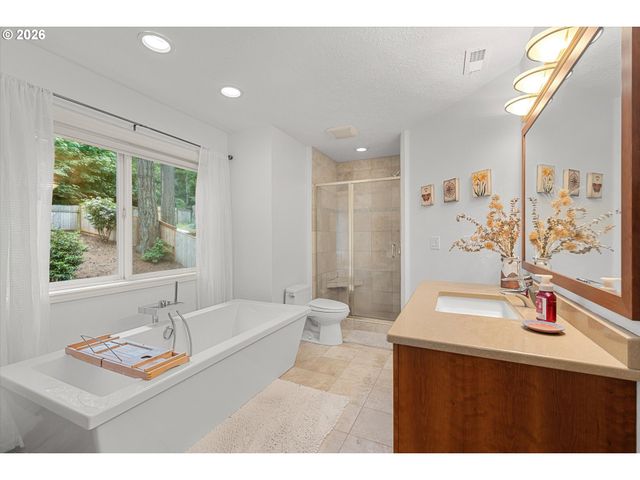 6248 BRIDGEVIEW Dr, West Linn, OR 97068