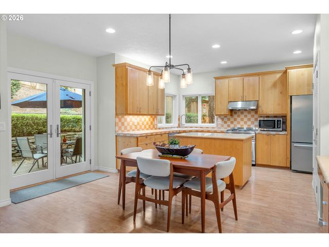 6248 BRIDGEVIEW Dr, West Linn, OR 97068