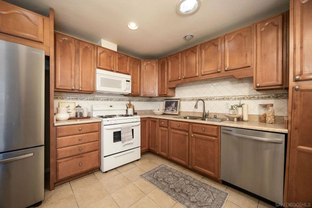 836 Carlsbad St, San Diego, CA 92114