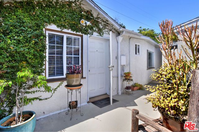 4709 Camellia Avenue, Valley Village, CA 91602