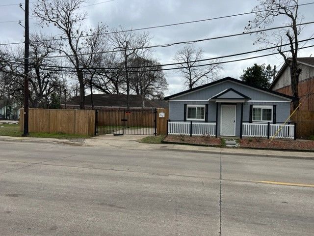 2516 Metropolitan Avenue, Dallas, TX 75215