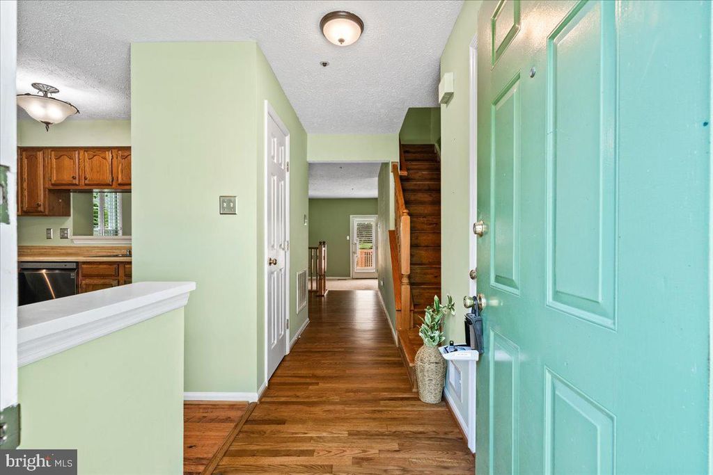 Image 11 of property listing at 20540 LOWFIELD DR, Germantown, MD 20874