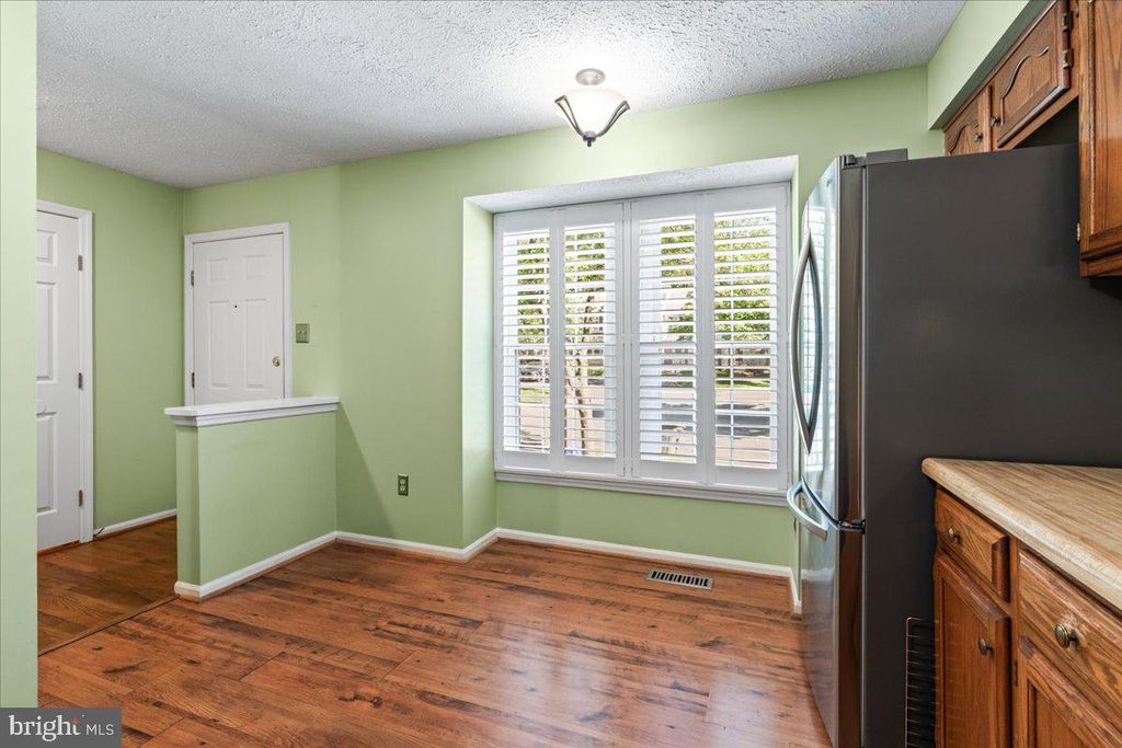 Image 14 of property listing at 20540 LOWFIELD DR, Germantown, MD 20874