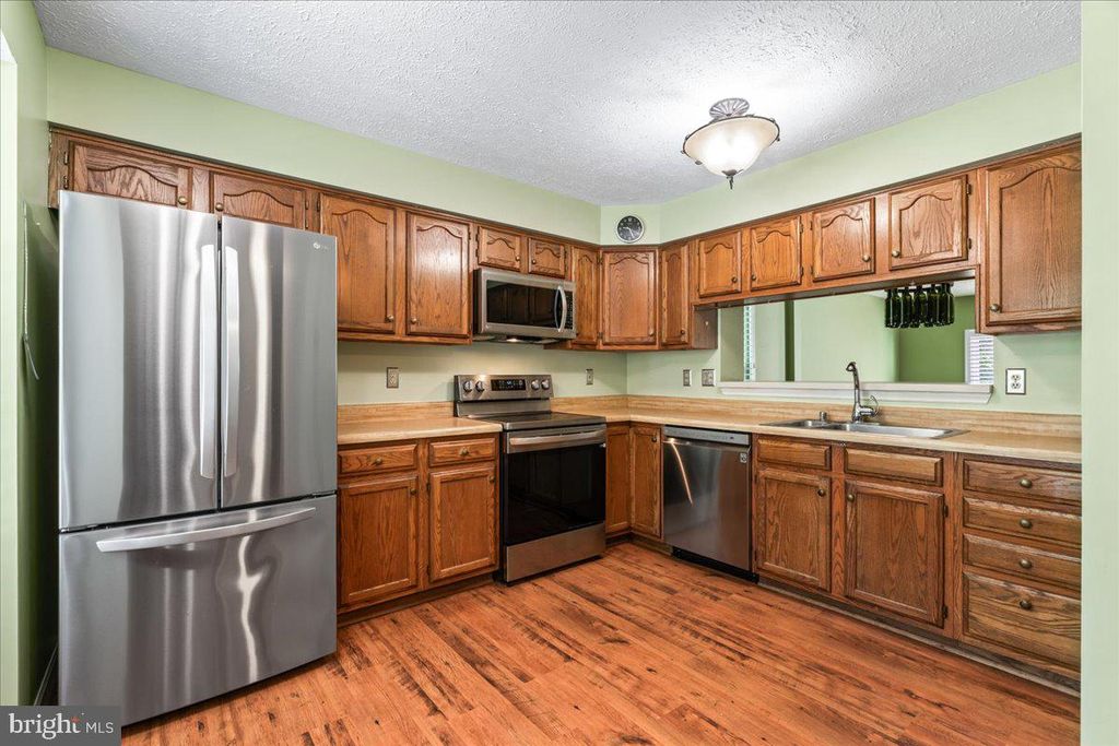 Image 16 of property listing at 20540 LOWFIELD DR, Germantown, MD 20874