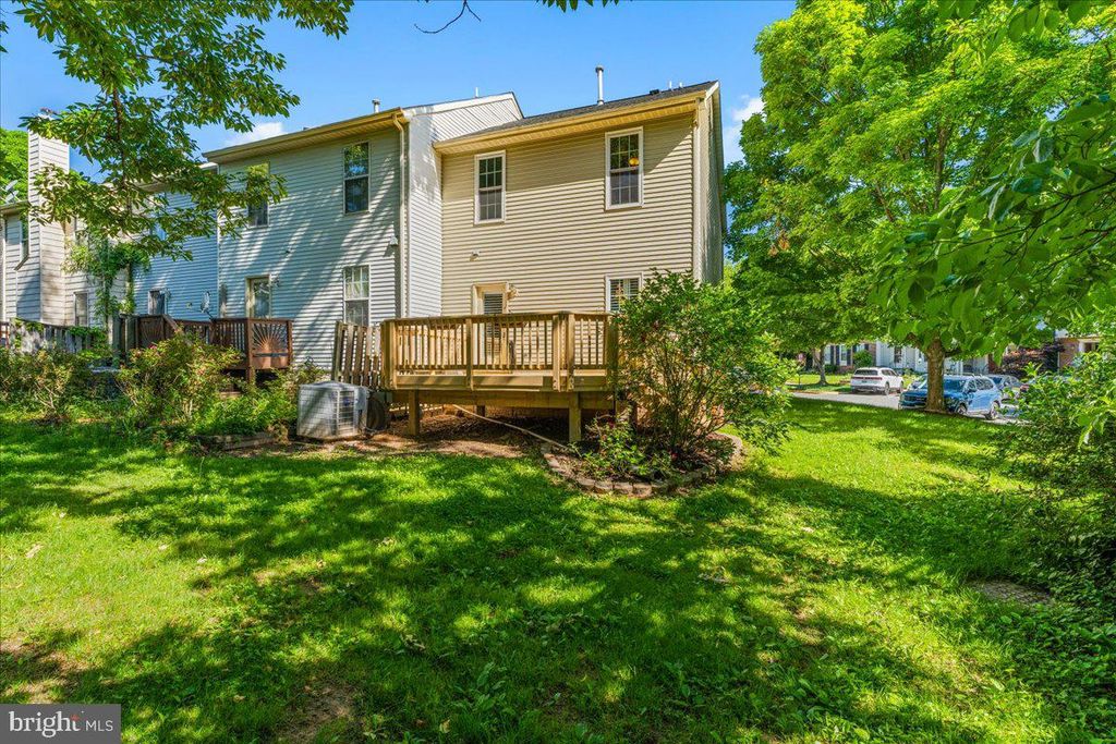 Image 5 of property listing at 20540 LOWFIELD DR, Germantown, MD 20874