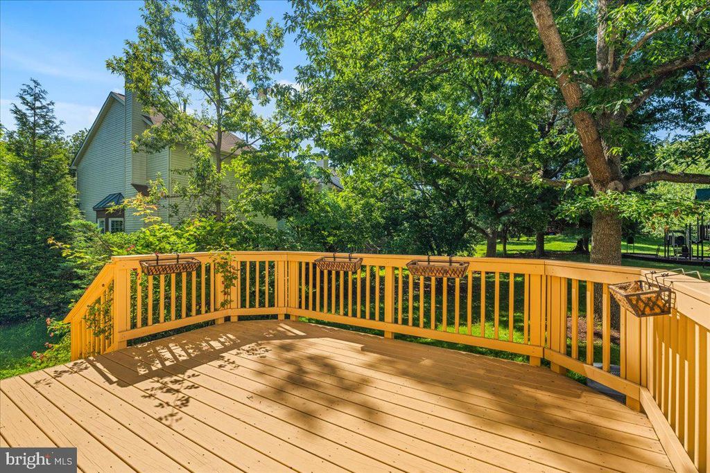 Image 7 of property listing at 20540 LOWFIELD DR, Germantown, MD 20874