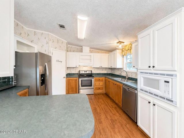 33 Cherrywood Court, South Daytona, FL 32119