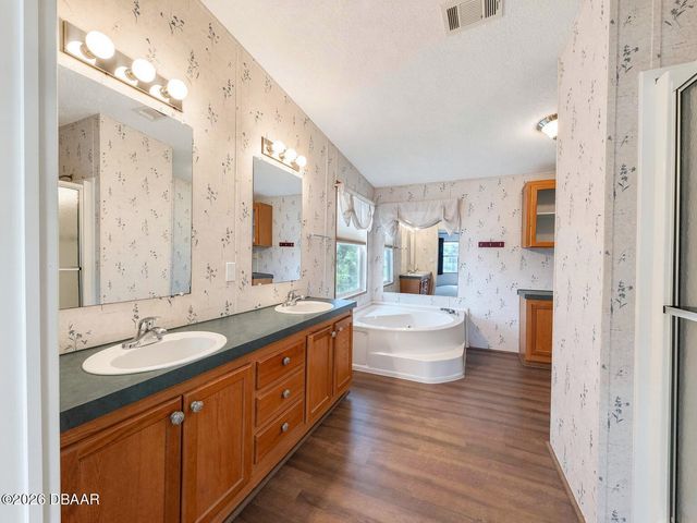 33 Cherrywood Court, South Daytona, FL 32119