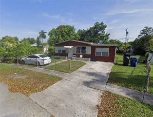 6109 Hayes St, Hollywood, FL 33024