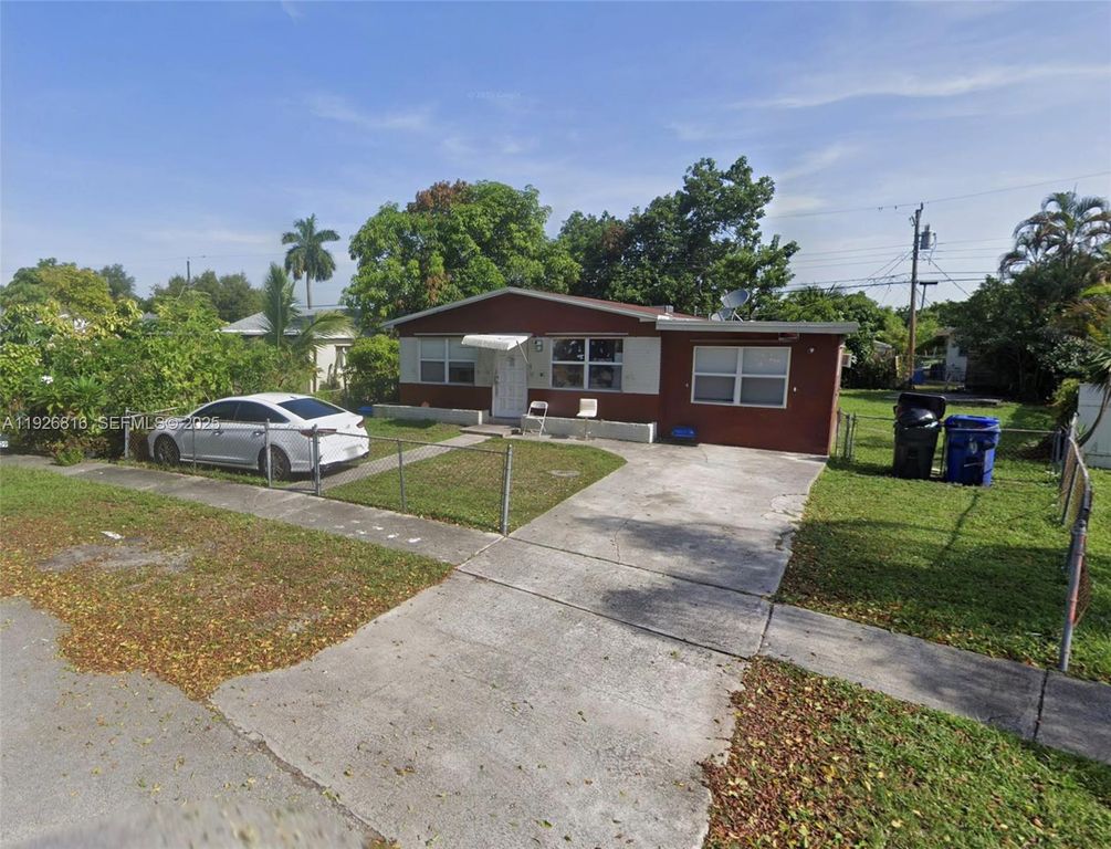 6109 Hayes St, Hollywood, FL 33024
