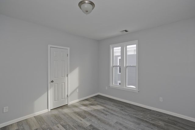 64 Thompson St, Springfield, MA 01109