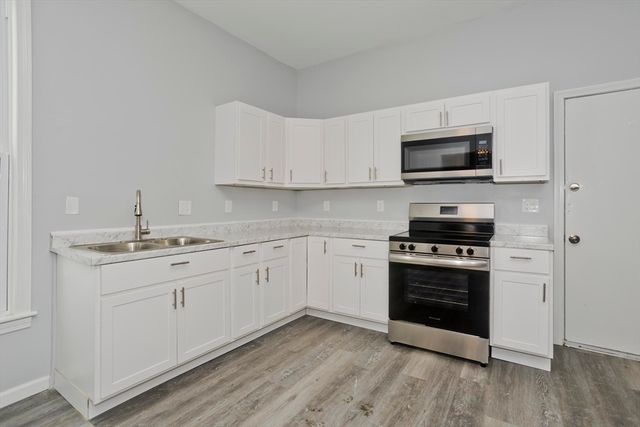 64 Thompson St, Springfield, MA 01109