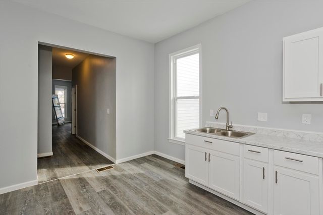 64 Thompson St, Springfield, MA 01109