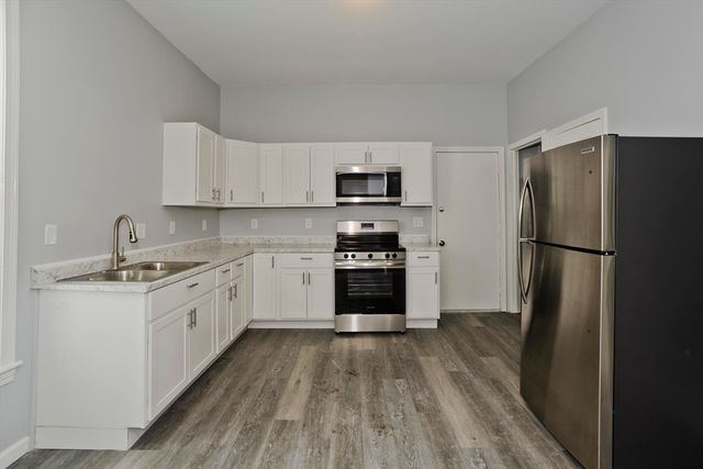 64 Thompson St, Springfield, MA 01109