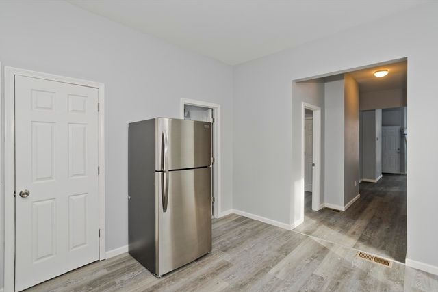 64 Thompson St, Springfield, MA 01109