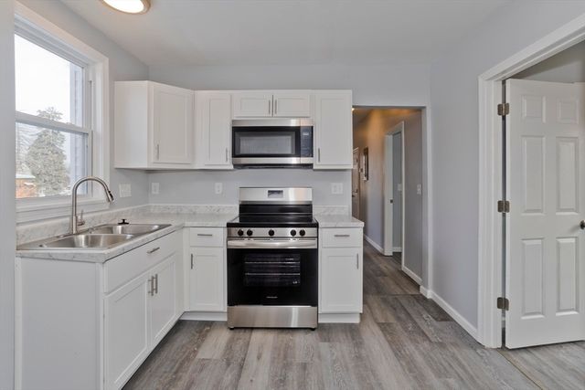 64 Thompson St, Springfield, MA 01109