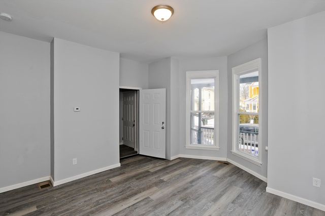 64 Thompson St, Springfield, MA 01109