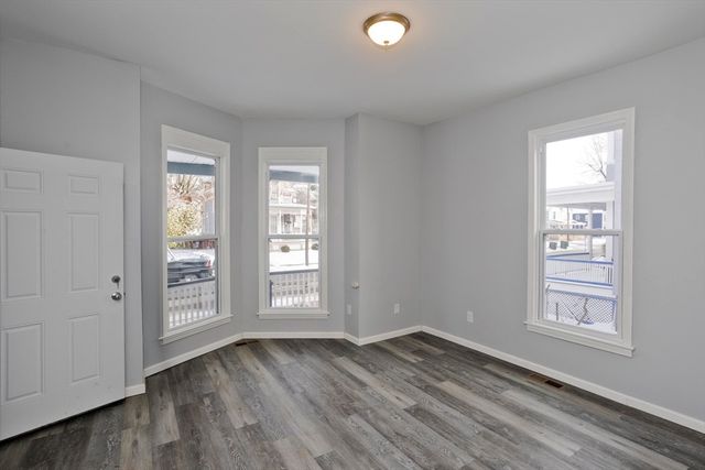 64 Thompson St, Springfield, MA 01109