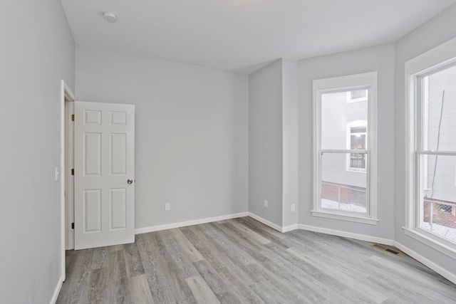 64 Thompson St, Springfield, MA 01109