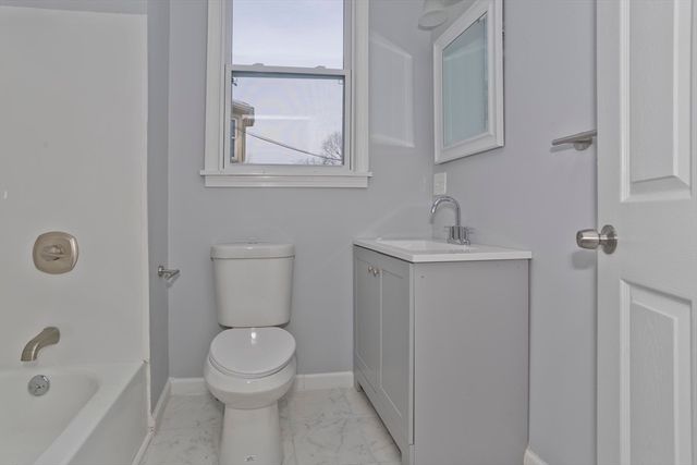 64 Thompson St, Springfield, MA 01109