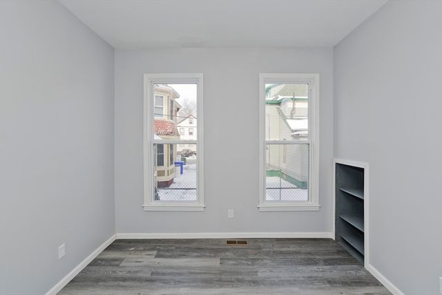 64 Thompson St, Springfield, MA 01109