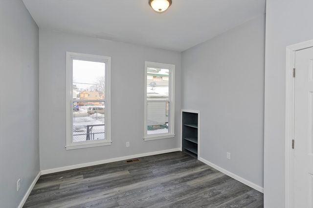 64 Thompson St, Springfield, MA 01109