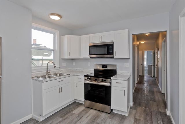 64 Thompson St, Springfield, MA 01109