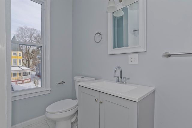 64 Thompson St, Springfield, MA 01109
