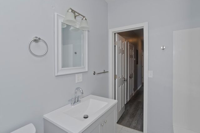 64 Thompson St, Springfield, MA 01109