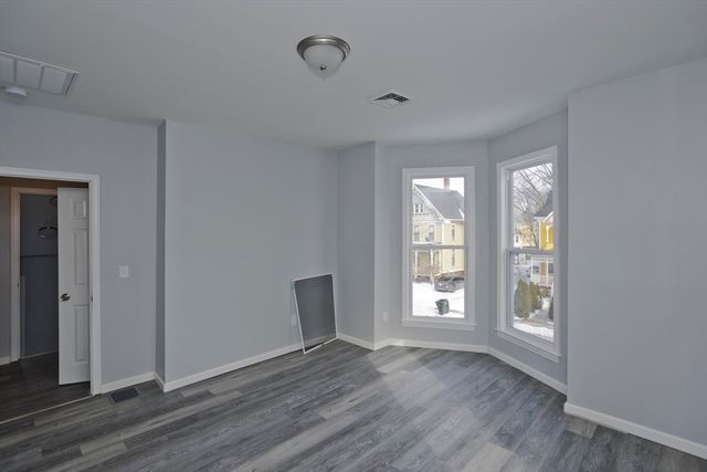 64 Thompson St, Springfield, MA 01109