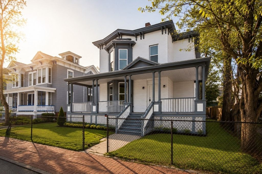 64 Thompson St, Springfield, MA 01109