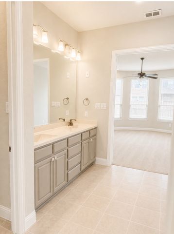 2818 Twin Ridge Drive, Arlington, TX 76001