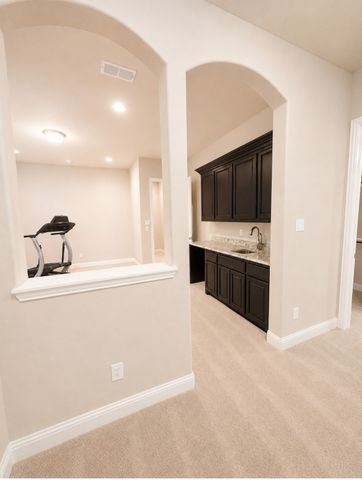 2818 Twin Ridge Drive, Arlington, TX 76001