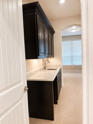2818 Twin Ridge Drive, Arlington, TX 76001