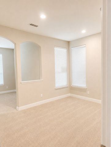 2818 Twin Ridge Drive, Arlington, TX 76001