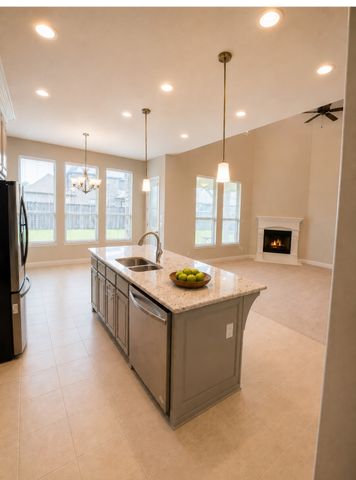 2818 Twin Ridge Drive, Arlington, TX 76001